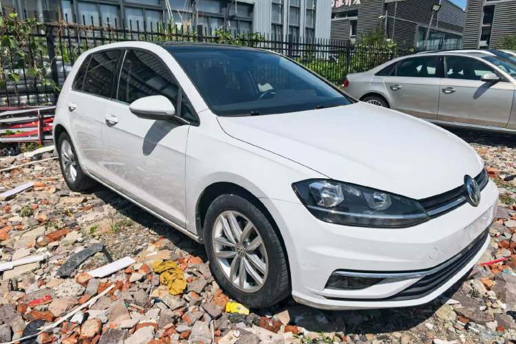 Used Volkswagen Golf 2019 280TSI DSG Comfort Version China VI Standard Front Right 45 Deg