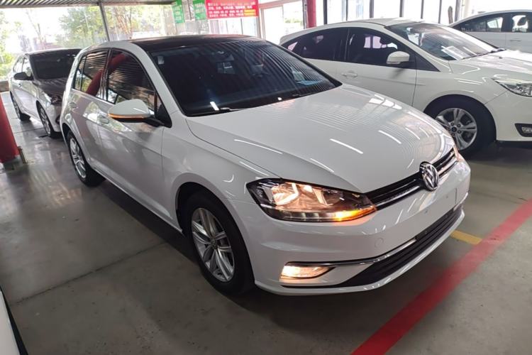 Used Volkswagen Golf 2019 200TSI DSG Comfort & Ambition Edition China VI Standard Front Right 45 Deg