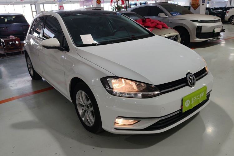 Used Volkswagen Golf 2019 200TSI DSG Comfort & Ambition Edition China VI Standard Front Right 45 Deg