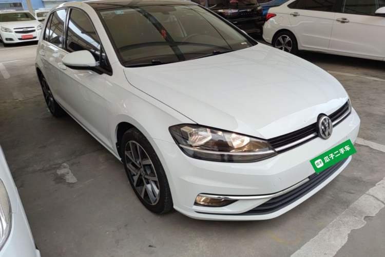 Used Volkswagen Golf 2019 280TSI DSG Comfort Version China VI Standard Front Right 45 Deg