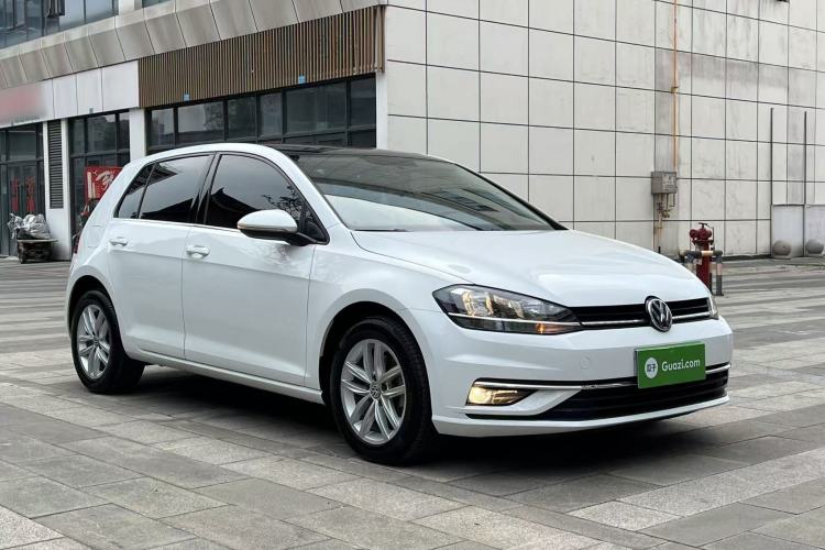 Used Volkswagen Golf 2019 200TSI DSG Comfort & Ambition Edition China VI Standard Front Right 45 Deg