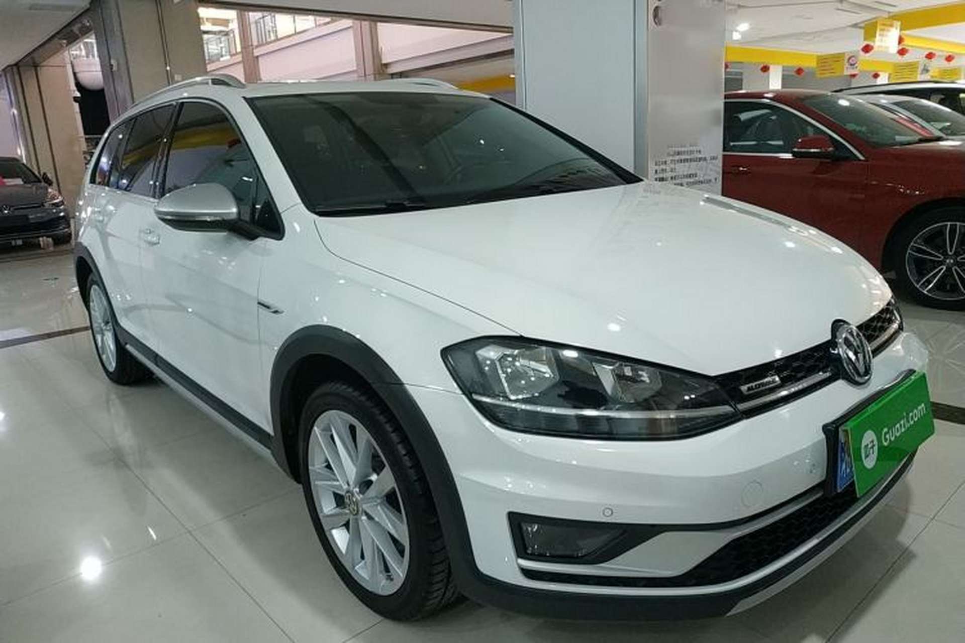 Used Volkswagen Golf 2019 1.8TSI Travel Edition Front Right 45 Deg