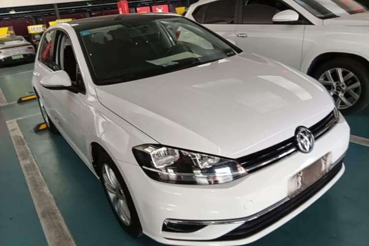 Used Volkswagen Golf 2019 200TSI DSG Comfort & Ambition Edition China VI Standard Front Right 45 Deg