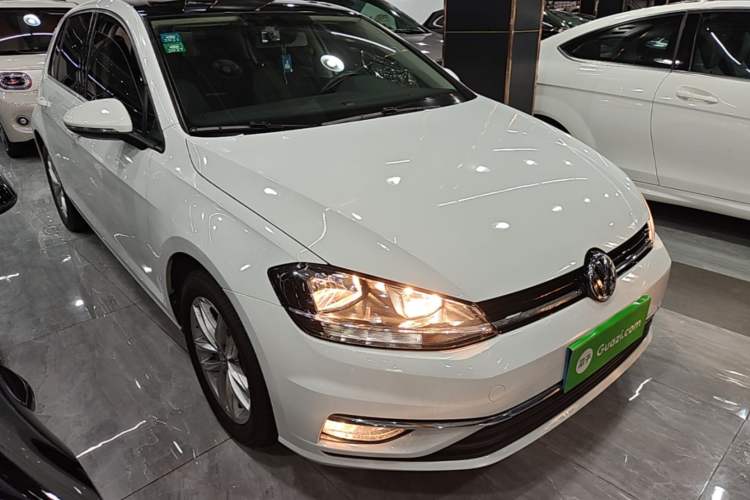 Used Volkswagen Golf 2019 280TSI DSG Comfort Version China VI Standard Front Right 45 Deg