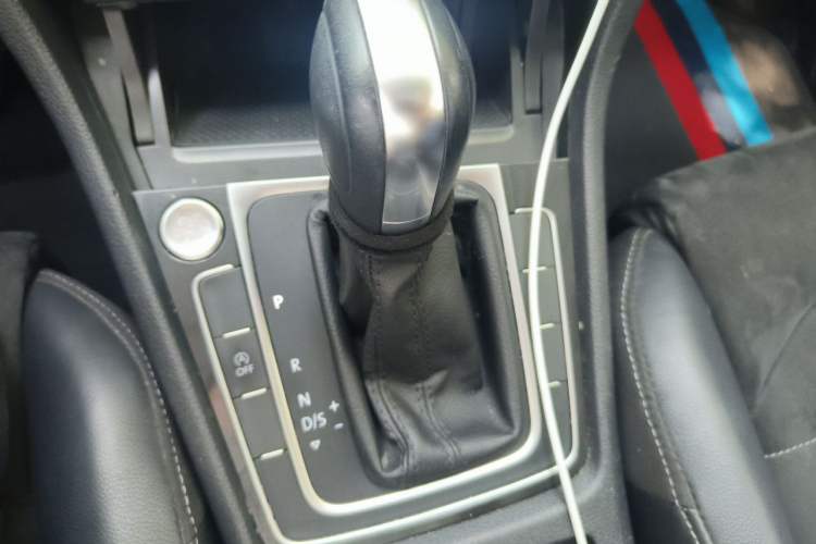 Used Volkswagen Golf 2019 280TSI DSG Luxury Version China VI Standard Gear Lever