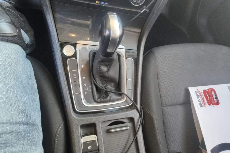 Used Volkswagen Golf 2019 200TSI DSG Comfort & Ambition Edition China VI Standard Gear Lever