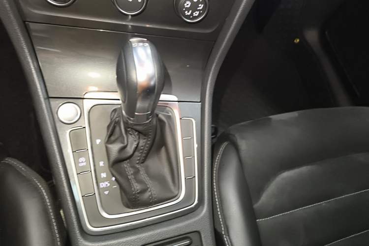 Used Volkswagen Golf 2019 280TSI DSG Luxury Version China VI Standard Gear Lever