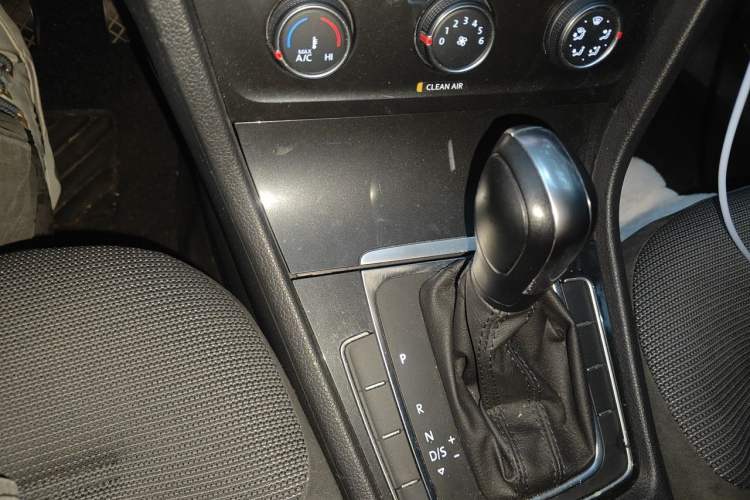 Used Volkswagen Golf 2019 1.6L Automatic Comfort Model China V Standard Gear Lever