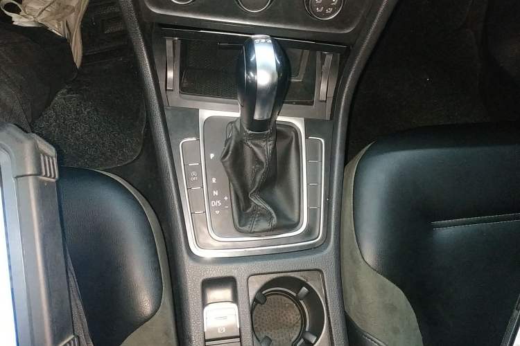 Used Volkswagen Golf 2019 280TSI DSG Comfort Version China VI Standard Gear Lever