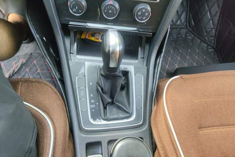 Used Volkswagen Golf 2019 280TSI DSG Comfort Version China VI Standard Gear Lever