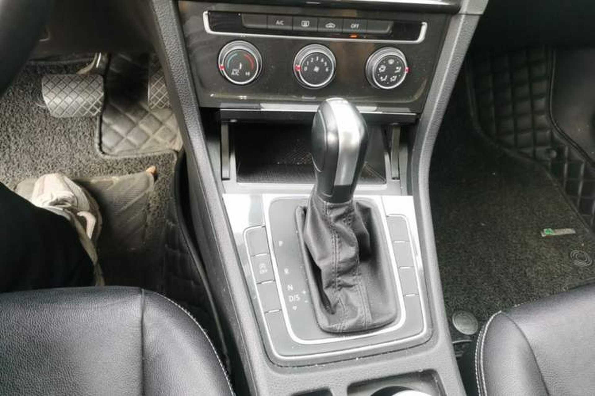 Used Volkswagen Golf 2019 200TSI DSG Comfort & Ambition Edition China VI Standard Gear Lever