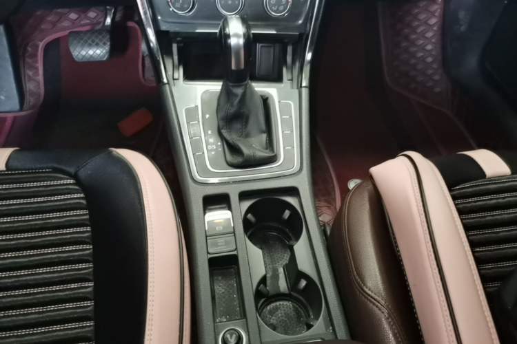 Used Volkswagen Golf 2019 200TSI DSG Comfort & Ambition Edition China VI Standard Gear Lever