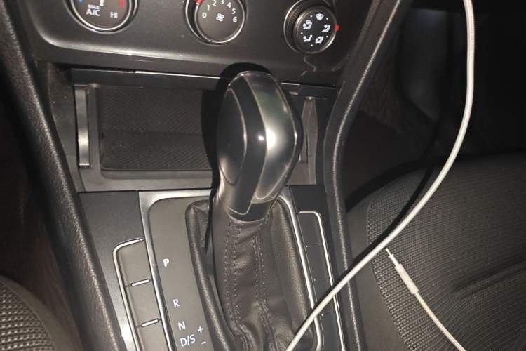Used Volkswagen Golf 2019 1.6L Automatic Comfort Model China V Standard Gear Lever