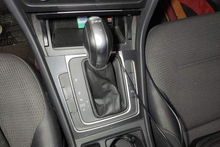 Used Volkswagen Golf 2019 1.8TSI Travel Edition Gear Lever