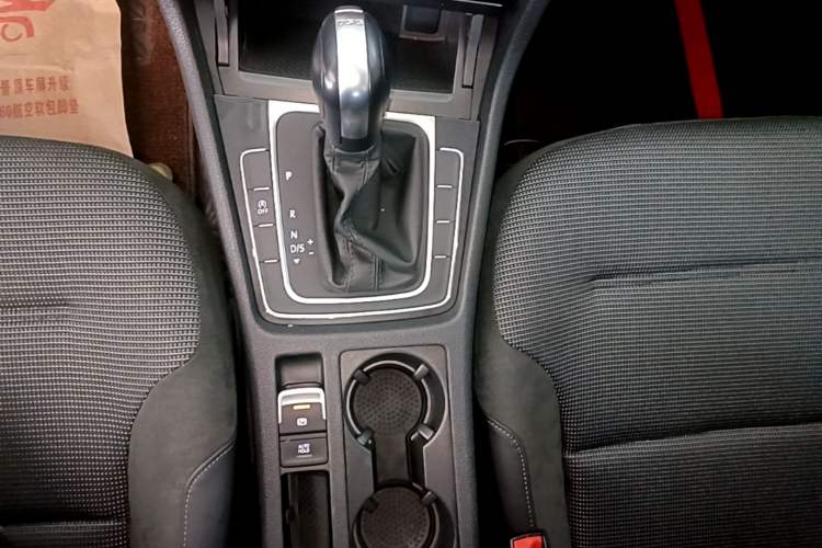 Used Volkswagen Golf 2019 280TSI DSG Comfort Version China VI Standard Gear Lever