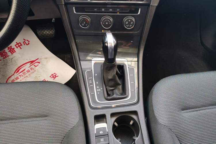 Used Volkswagen Golf 2019 280TSI DSG Comfort Version China VI Standard Gear Lever
