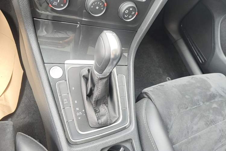 Used Volkswagen Golf 2019 280TSI DSG Luxury Version China V Standard Gear Lever