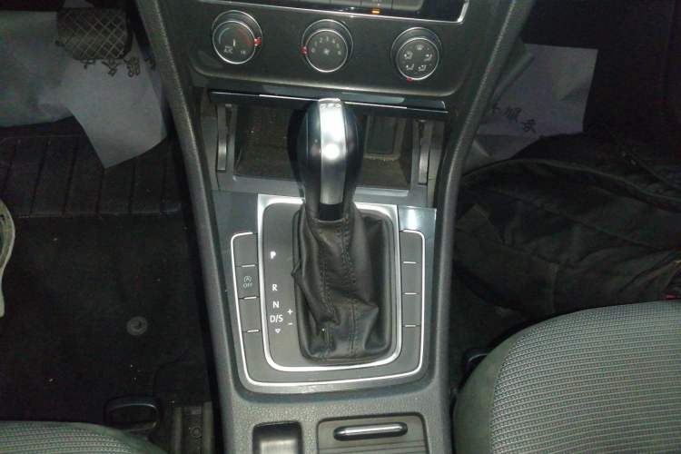 Used Volkswagen Golf 2019 280TSI DSG Comfort Version China VI Standard Gear Lever