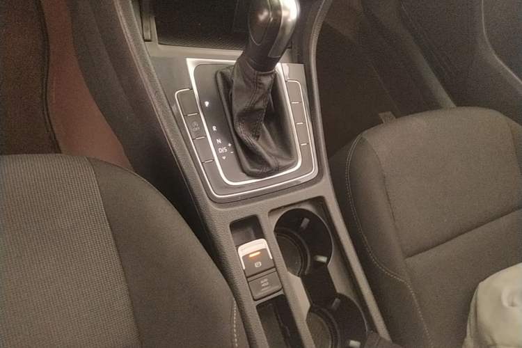 Used Volkswagen Golf 2019 200TSI DSG Comfort & Ambition Edition China VI Standard Gear Lever