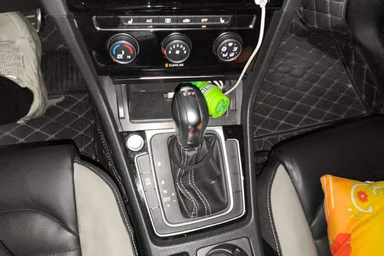 Used Volkswagen Golf 2019 280TSI DSG R-Line China VI Standard Gear Lever