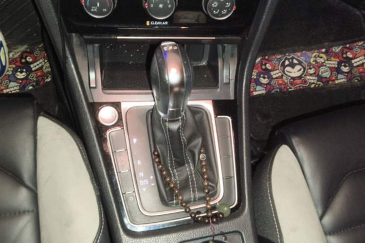 Used Volkswagen Golf 2019 280TSI DSG R-Line China VI Standard Gear Lever
