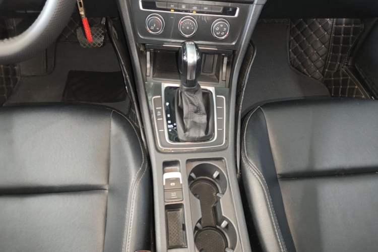 Used Volkswagen Golf 2019 200TSI DSG Comfort & Ambition Edition China VI Standard Gear Lever