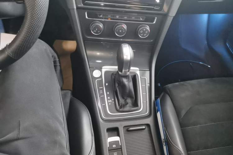 Used Volkswagen Golf 2019 280TSI DSG Luxury Version China VI Standard Gear Lever