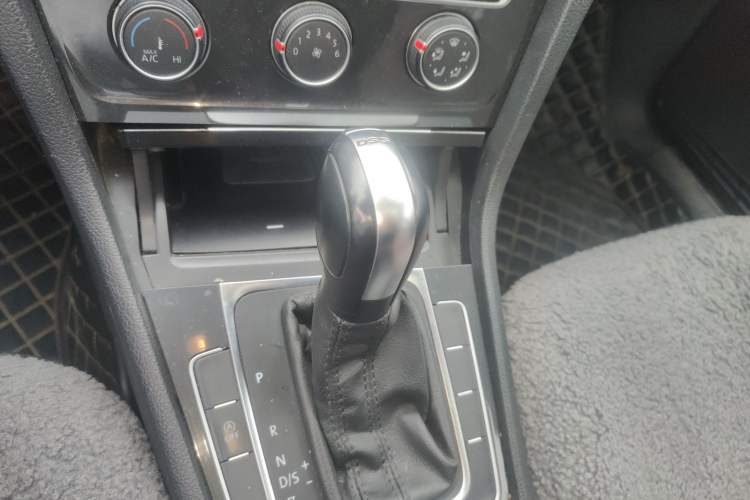 Used Volkswagen Golf 2019 280TSI DSG Comfort Version China VI Standard Gear Lever