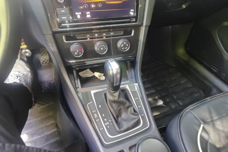 Used Volkswagen Golf 2019 200TSI DSG Comfort & Ambition Edition China VI Standard Gear Lever