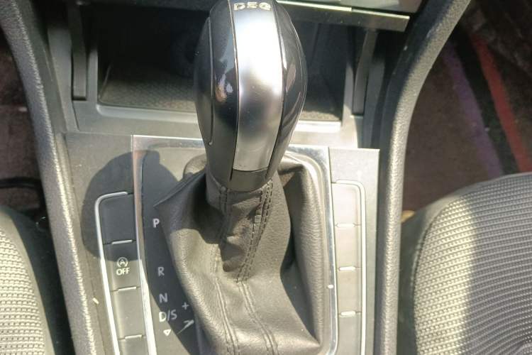 Used Volkswagen Golf 2019 280TSI DSG Comfort Version China VI Standard Gear Lever