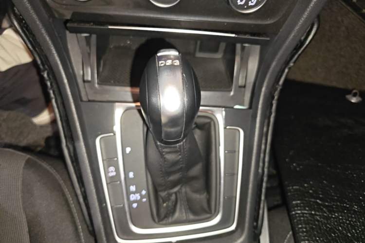Used Volkswagen Golf 2019 200TSI DSG Comfort & Ambition Edition China VI Standard Gear Lever
