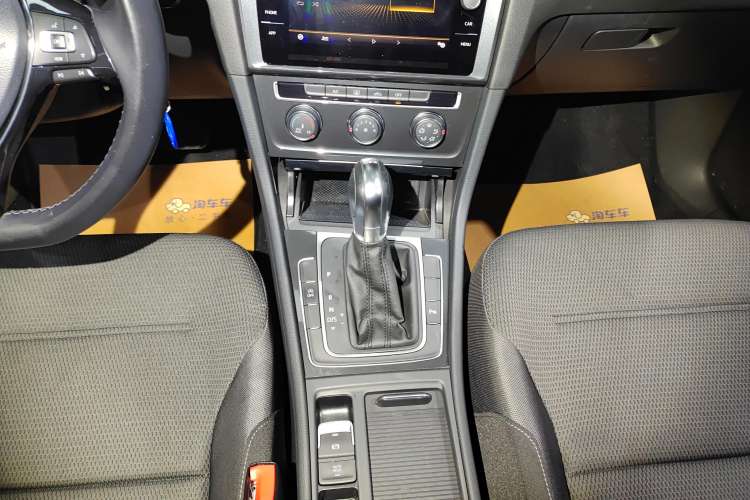 Used Volkswagen Golf 2019 1.8TSI Travel Edition Gear Lever