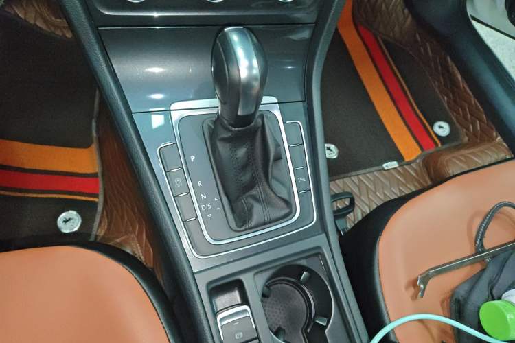 Used Volkswagen Golf 2019 1.8TSI Travel Edition Gear Lever
