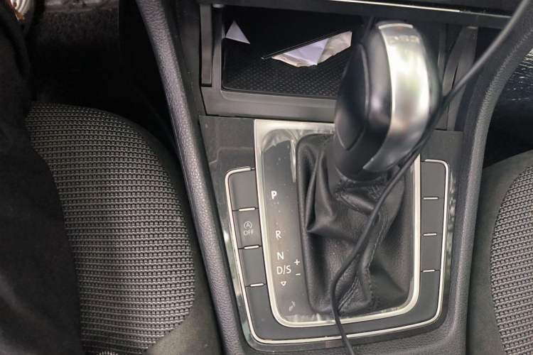 Used Volkswagen Golf 2019 280TSI DSG Comfort Version China VI Standard Gear Lever