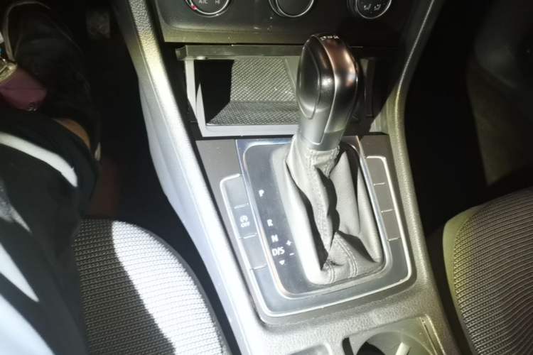 Used Volkswagen Golf 2019 280TSI DSG Comfort Version China VI Standard Gear Lever