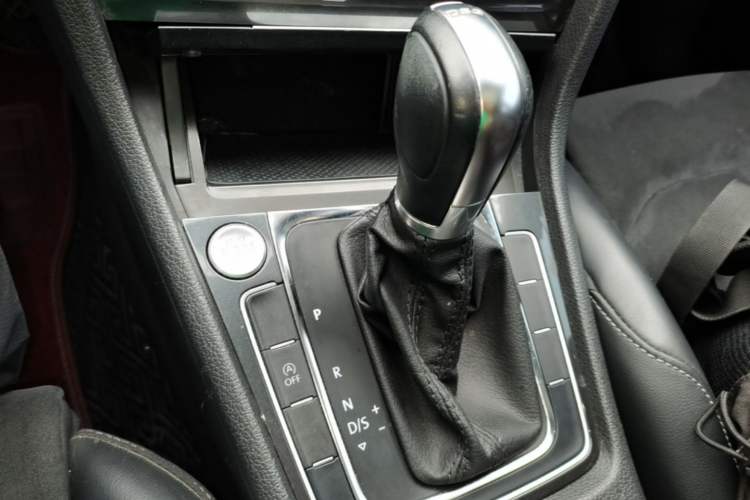 Used Volkswagen Golf 2019 280TSI DSG Luxury Version China VI Standard Gear Lever