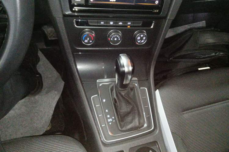 Used Volkswagen Golf 2019 1.6L Automatic Comfort Model China V Standard Gear Lever