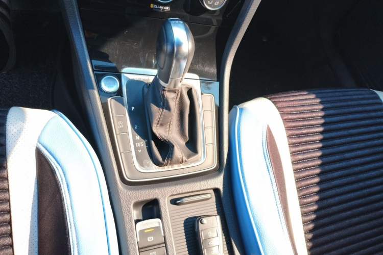 Used Volkswagen Golf 2019 280TSI DSG R-Line China VI Standard Gear Lever
