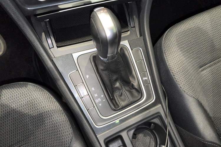 Used Volkswagen Golf 2019 1.8TSI Travel Edition Gear Lever