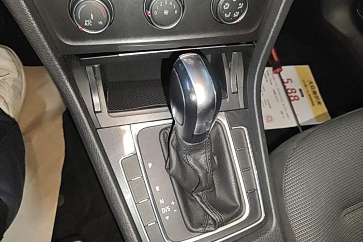 Used Volkswagen Golf 2019 1.6L Automatic Comfort Model China V Standard Gear Lever