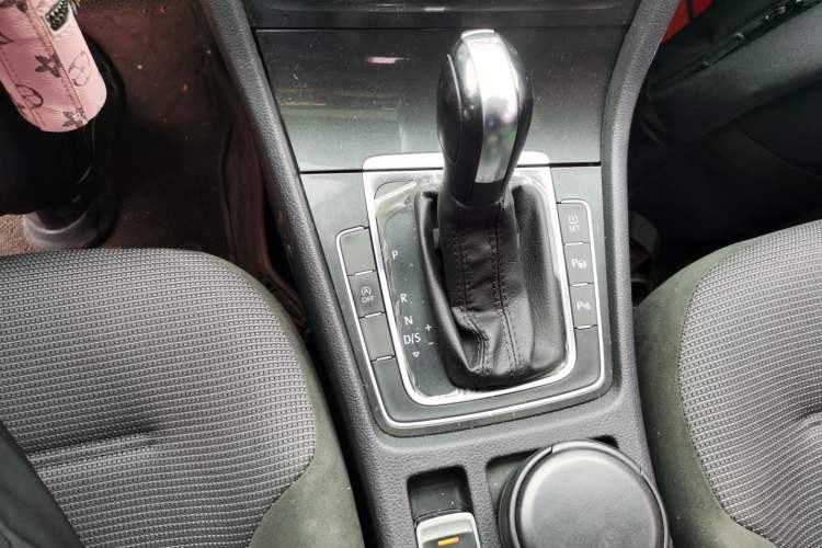 Used Volkswagen Golf 2019 280TSI DSG Comfort Version China VI Standard Gear Lever