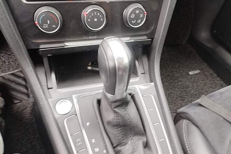 Used Volkswagen Golf 2019 280TSI DSG Luxury Version China VI Standard Gear Lever