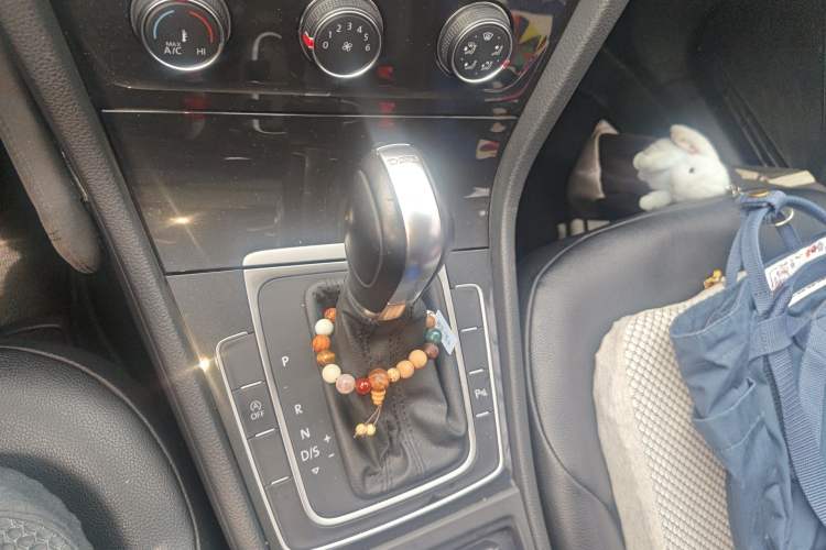Used Volkswagen Golf 2019 1.8TSI Travel Edition Gear Lever