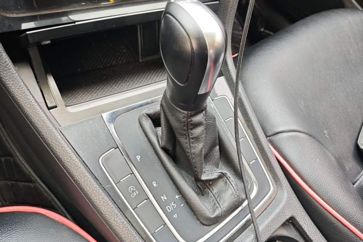 Used Volkswagen Golf 2019 280TSI DSG Comfort Version China VI Standard Gear Lever