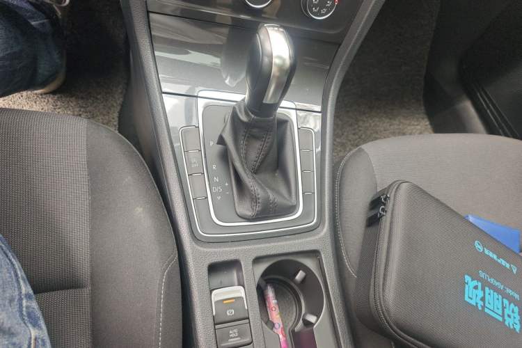 Used Volkswagen Golf 2019 200TSI DSG Comfort & Ambition Edition China VI Standard Gear Lever