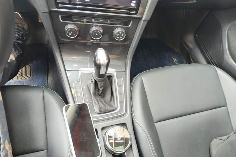 Used Volkswagen Golf 2019 200TSI DSG Comfort & Ambition Edition China VI Standard Gear Lever