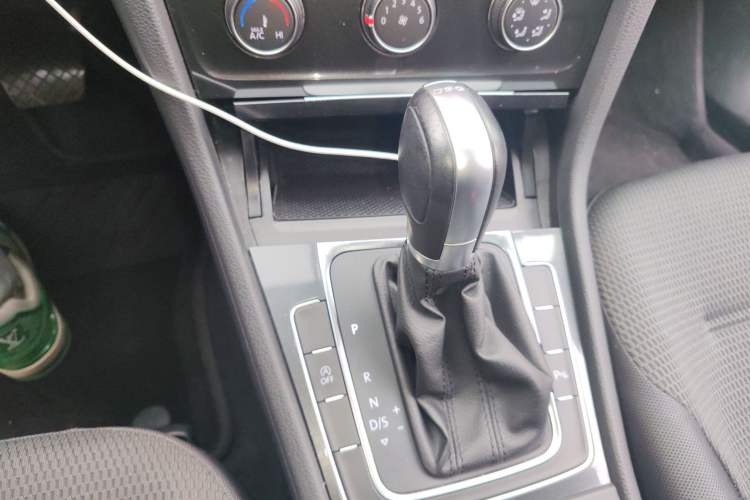 Used Volkswagen Golf 2019 1.8TSI Travel Edition Gear Lever