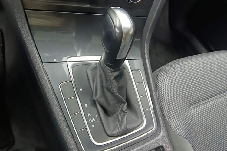 Used Volkswagen Golf 2019 1.6L Automatic Comfort Model China V Standard Gear Lever