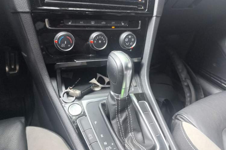 Used Volkswagen Golf 2019 280TSI DSG R-Line Model China V Standard Gear Lever