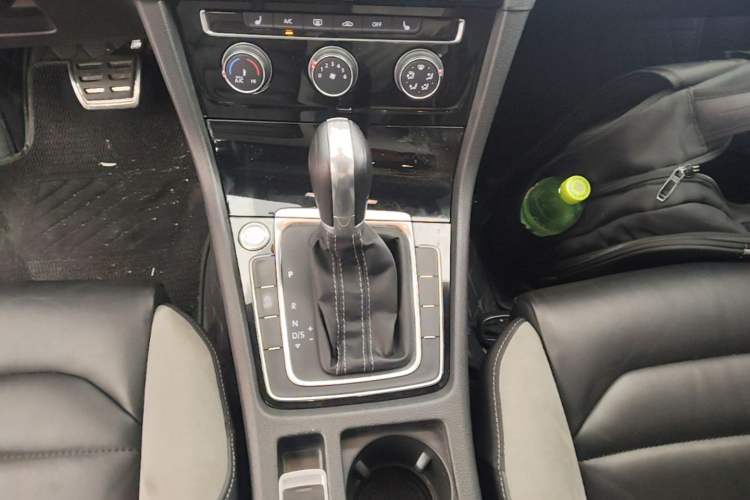 Used Volkswagen Golf 2019 280TSI DSG R-Line Model China V Standard Gear Lever